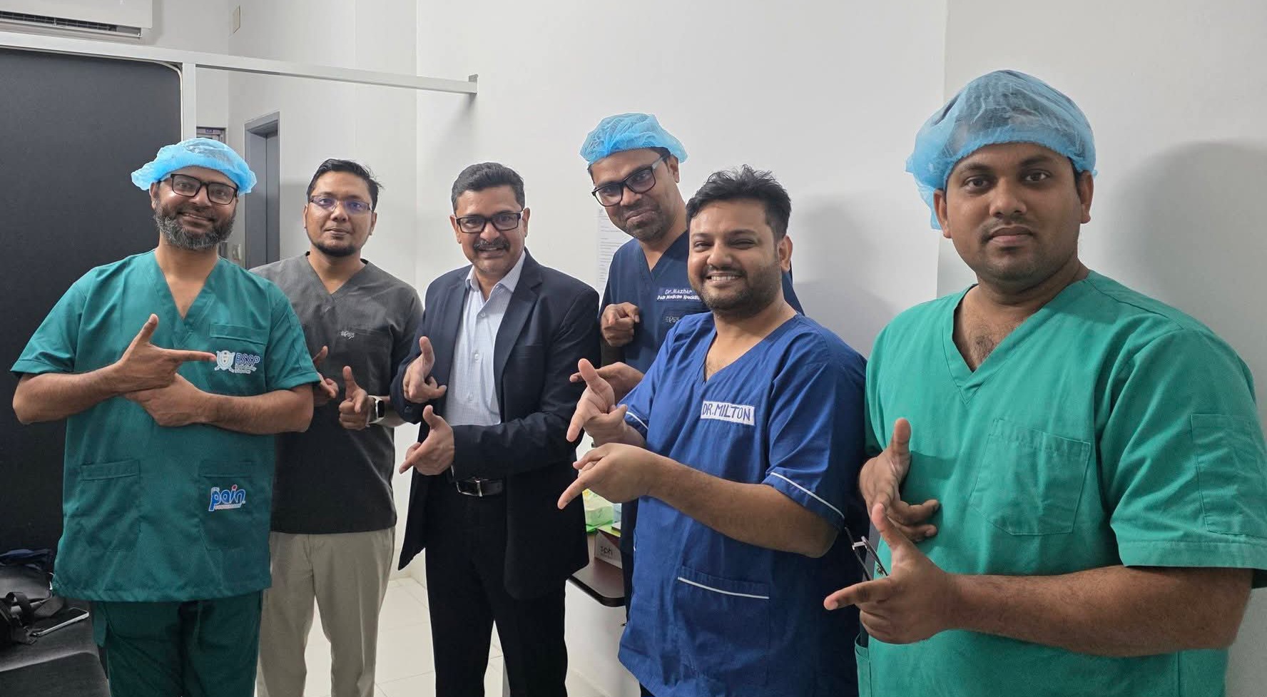 ফরিদপুরে প্রথমবারের মতো এন্ডোস্কোপিক স্পাইন প্রসিডিউর কর্মশালা, ৫ জটিল অস্ত্রোপচার সম্পন্ন