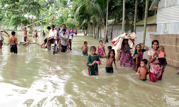 স্বাস্থ্য ঝুঁকিতে লক্ষ্মীপুরের বন্যার্ত শিশুরা